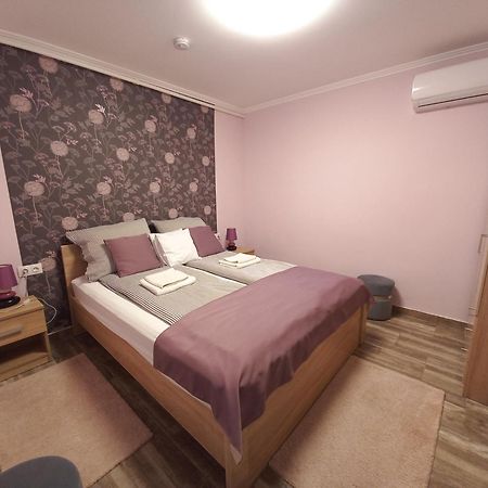 Ilona Apartman Гюла Екстериор снимка