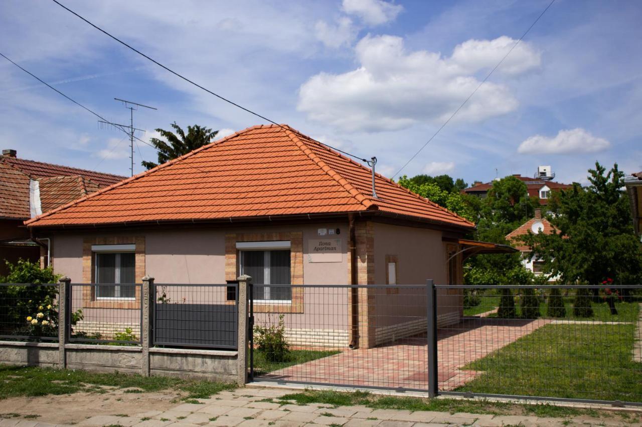 Ilona Apartman Гюла Екстериор снимка