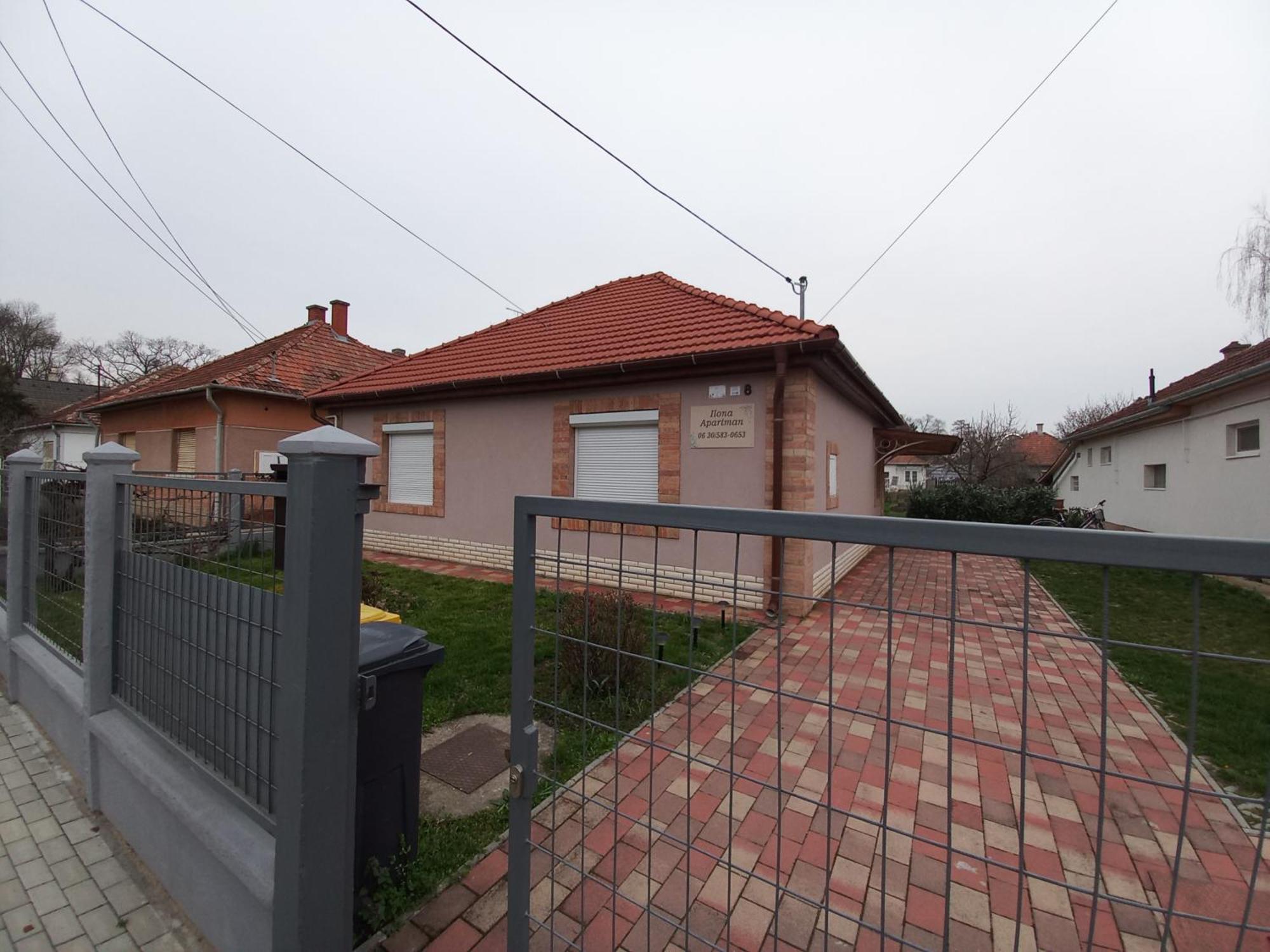 Ilona Apartman Гюла Екстериор снимка